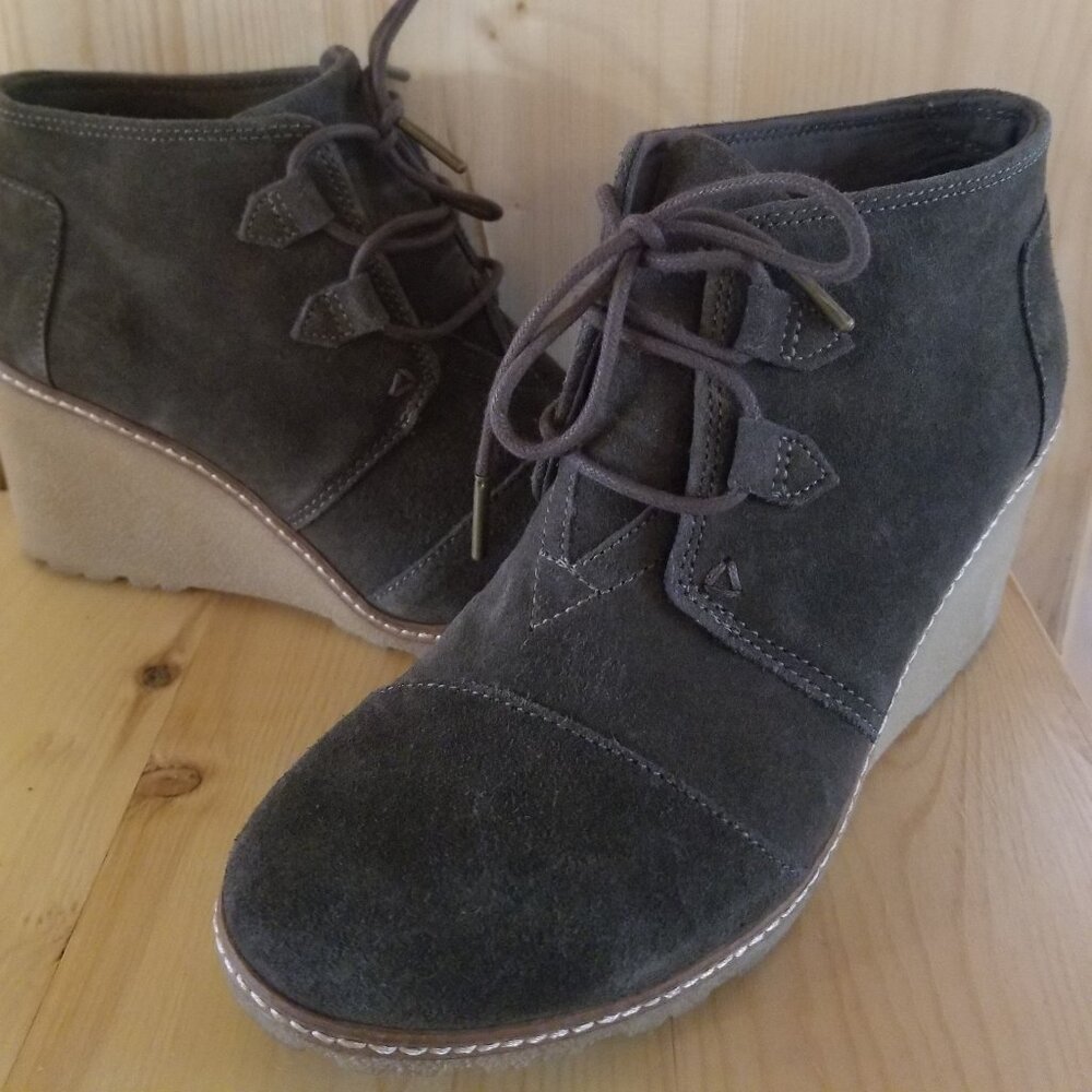 TOMS moss green wedge booties Women's size 8 NEW